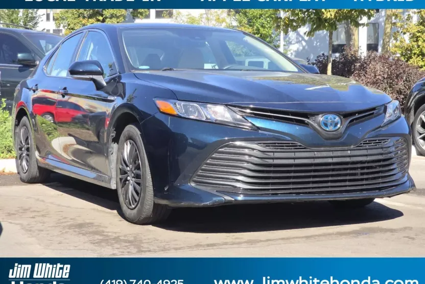 2020 Toyota Camry Hybrid LE photo 1