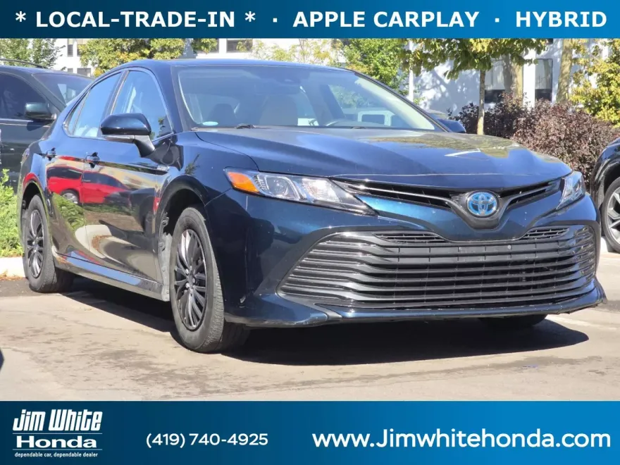 2020 Toyota Camry Hybrid LE photo 1