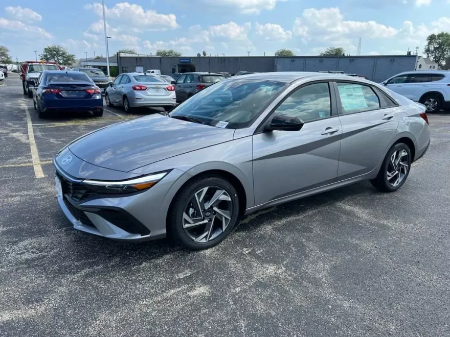 2025 Hyundai Elantra SEL Sport photo 1