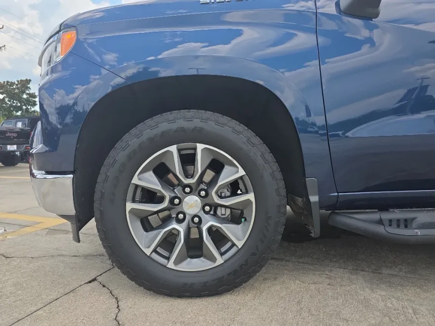 2022 Chevrolet Silverado 1500 LT photo 1