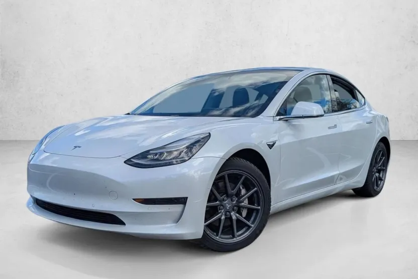 2020 Tesla Model 3 Long Range photo 1