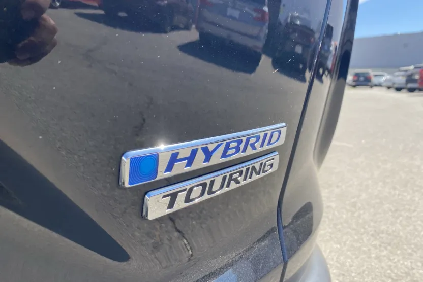 2022 Honda CR-V Hybrid Touring photo 1