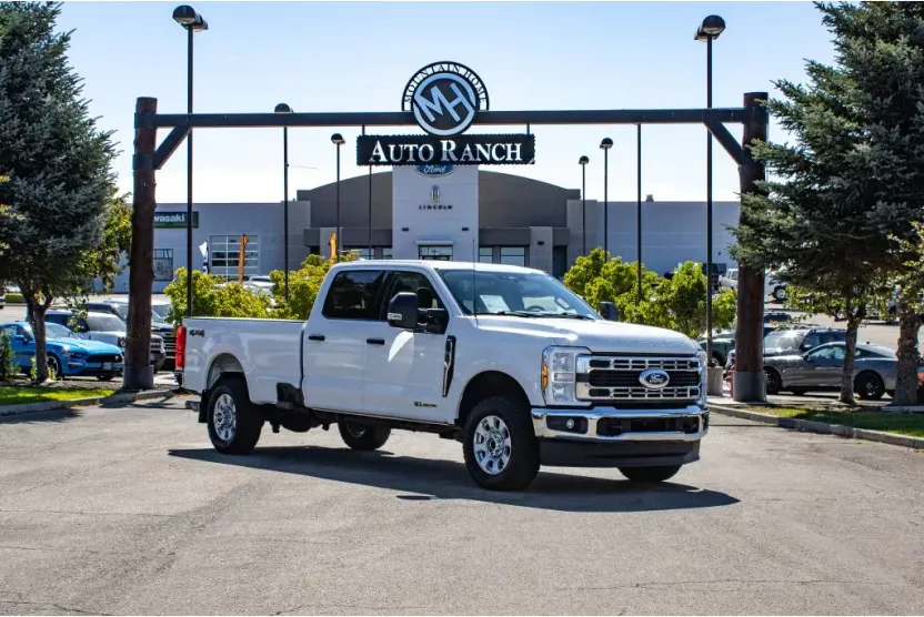 2024 Ford F-350 XLT photo 1