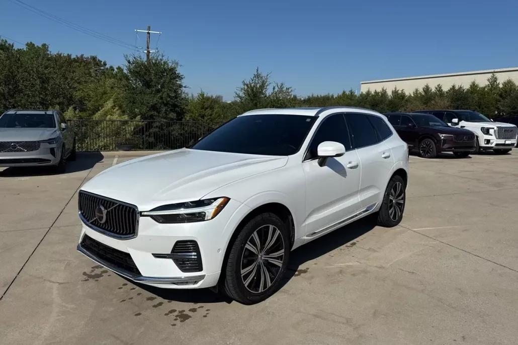 2023 Volvo XC60 B5 Plus photo 1