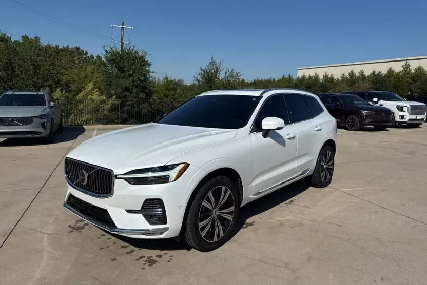 2023 Volvo XC60 B5 Plus photo 1