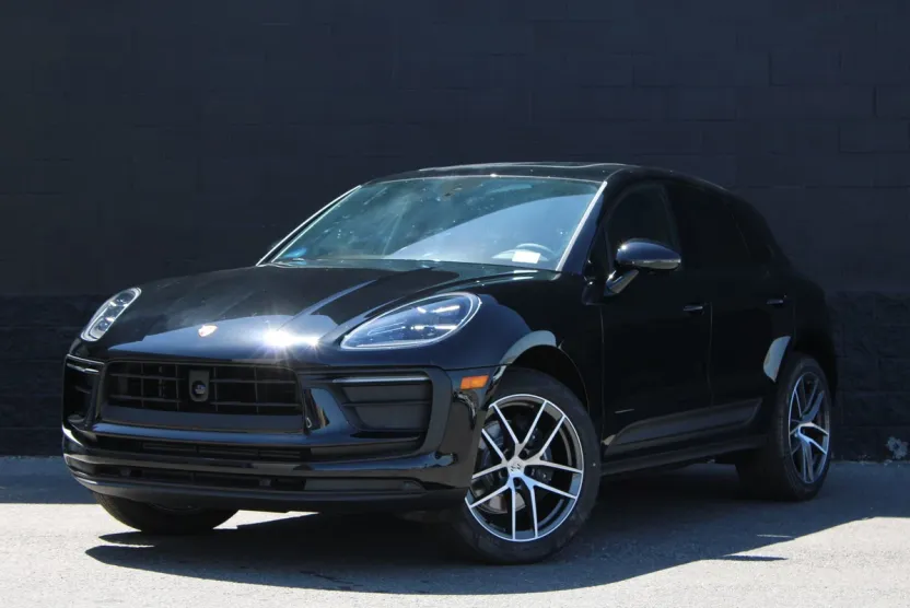 2025 Porsche Macan T photo 1