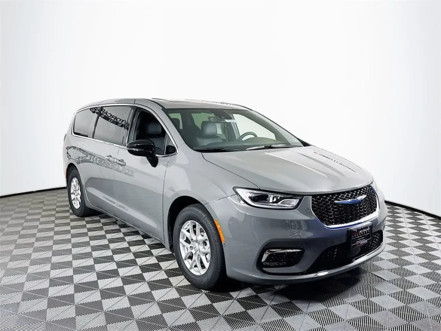 2025 Chrysler Pacifica photo 1