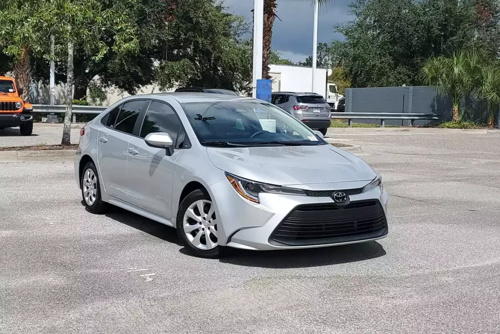 2023 Toyota Corolla LE photo 1
