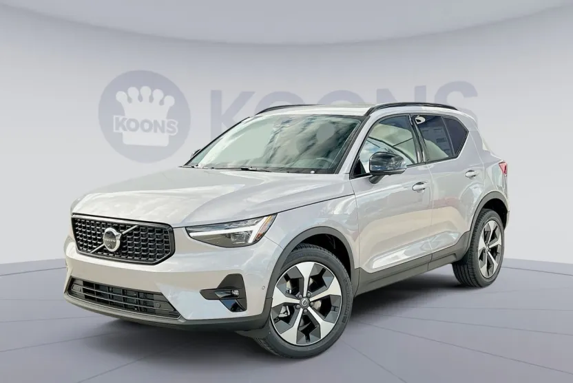 2026 Volvo XC40 Plus photo 1