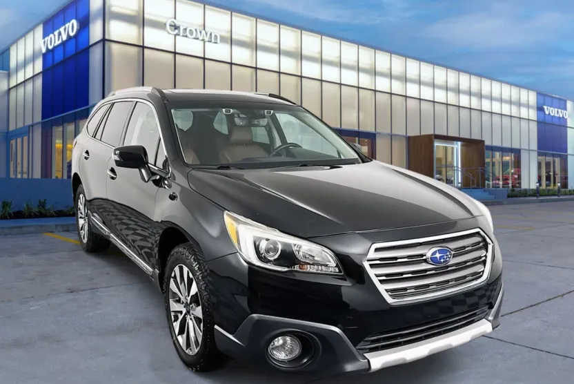 2017 Subaru Outback 3.6R Touring photo 1