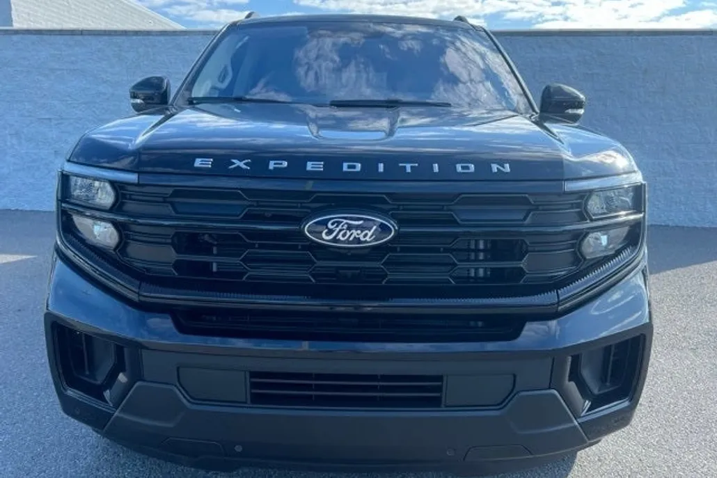 2025 Ford Expedition MAX photo 1