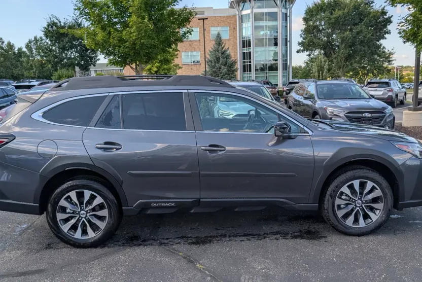 2025 Subaru Outback Limited photo 1
