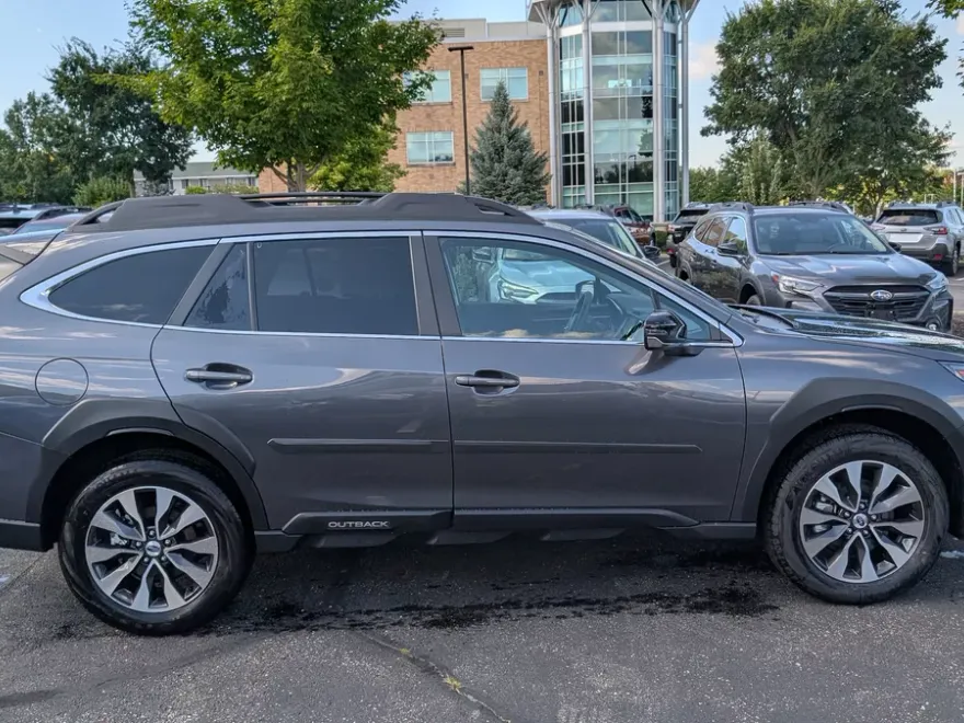 2025 Subaru Outback Limited photo 1