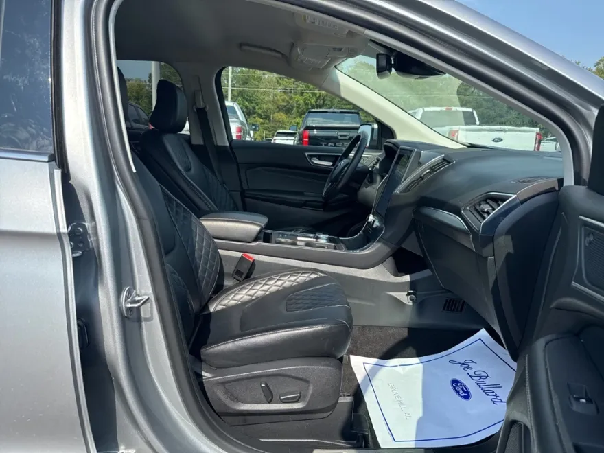 2024 Ford Edge Titanium photo 1