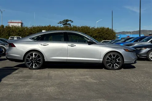 2025 Honda Accord Hybrid Touring photo 3