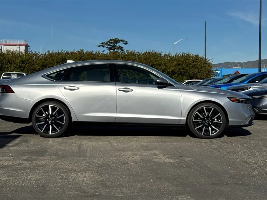 2025 Honda Accord Hybrid Touring photo 3