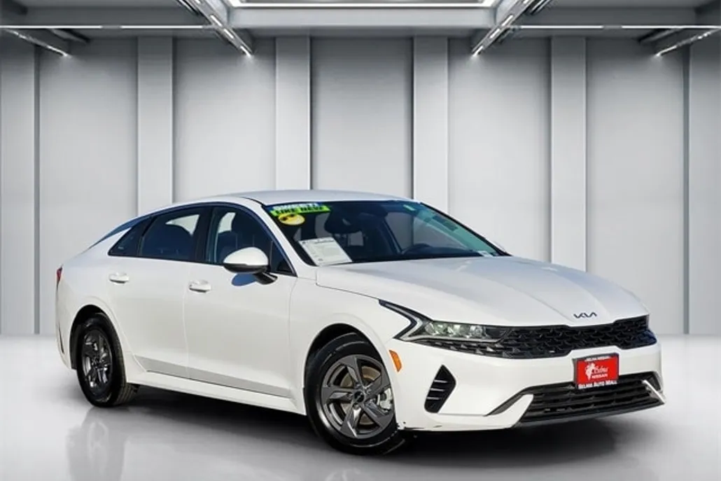 2023 Kia K5 LXS photo 1