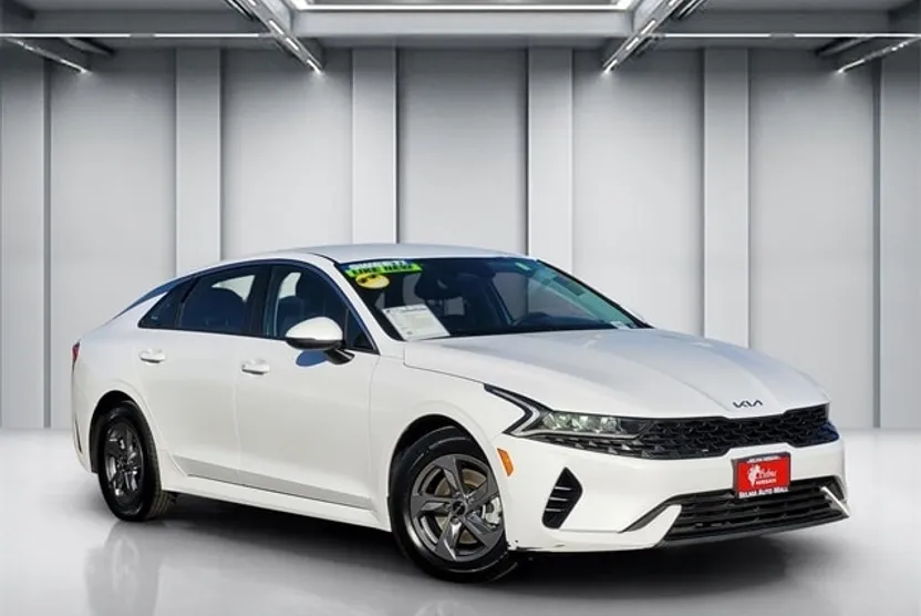 2023 Kia K5 LXS photo 1