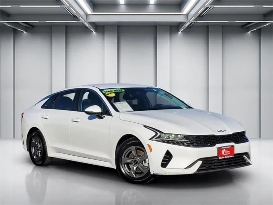 2023 Kia K5 LXS photo 1