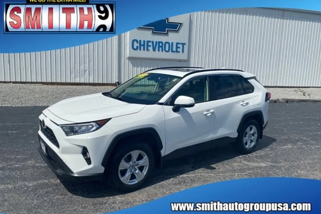 2019 Toyota RAV4 XLE photo 1