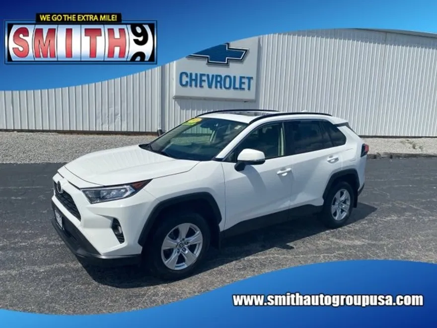 2019 Toyota RAV4 XLE photo 1