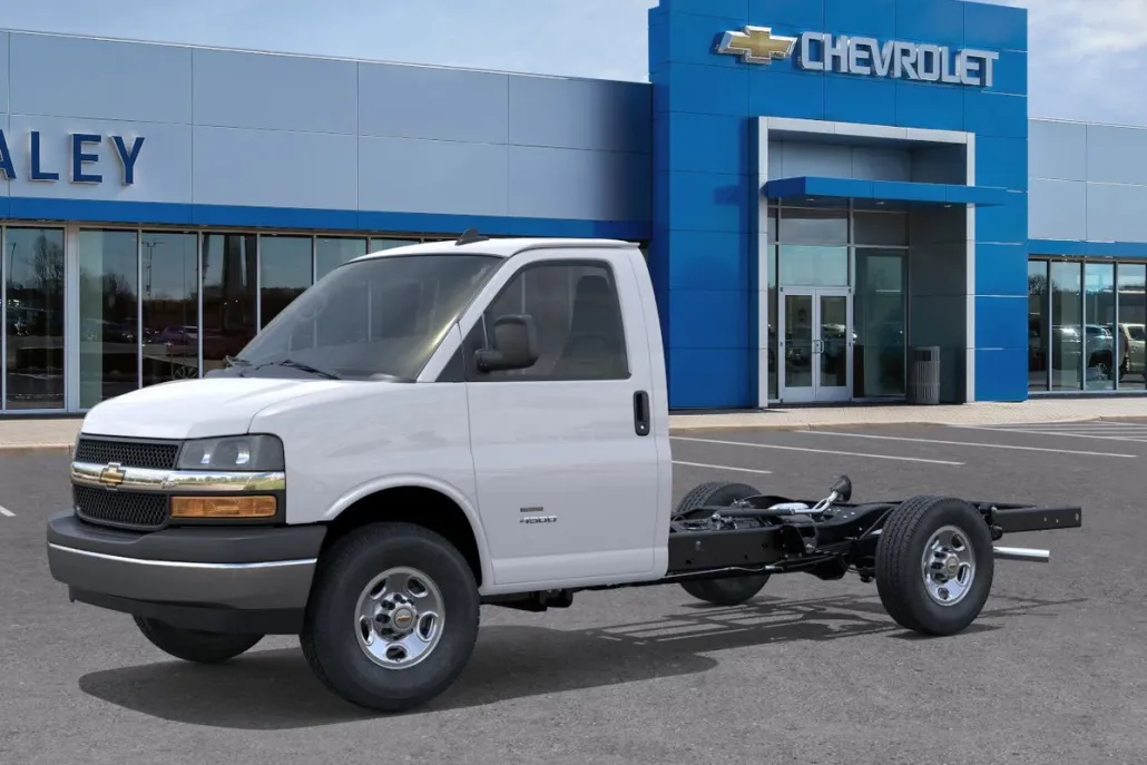 2025 Chevrolet Express 3500 Cutaway Van photo 1