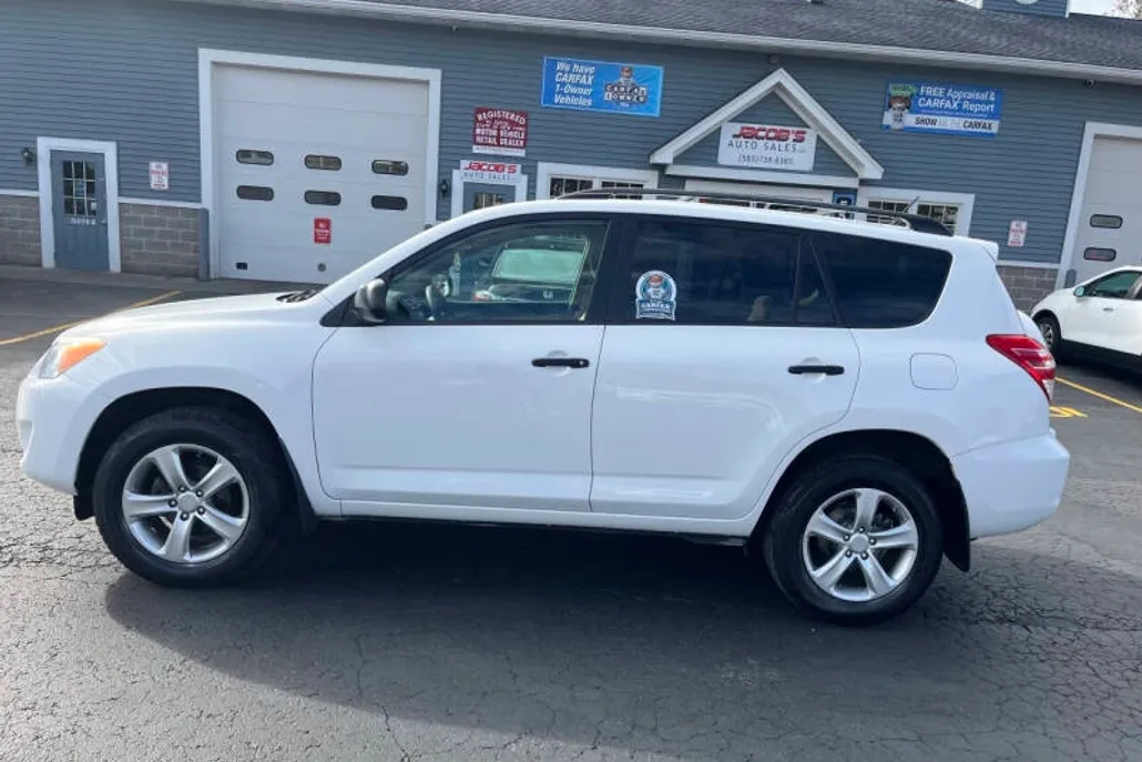 2010 Toyota RAV4 Base photo 1