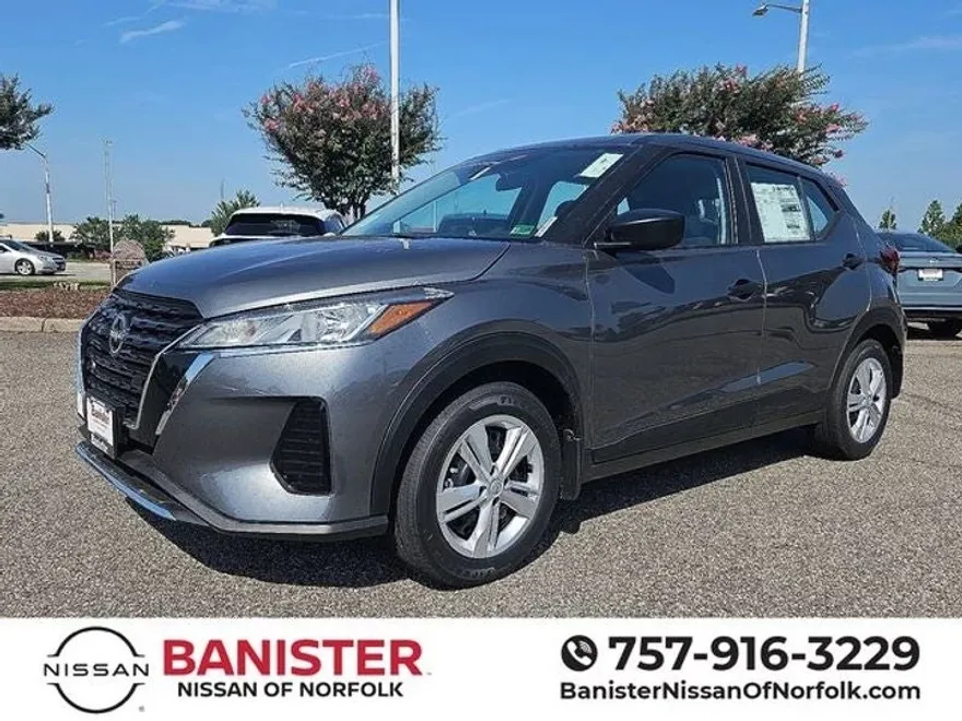 2025 Nissan Kicks Play S photo 1