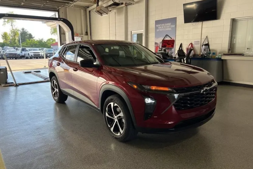 2024 Chevrolet Trax photo 1