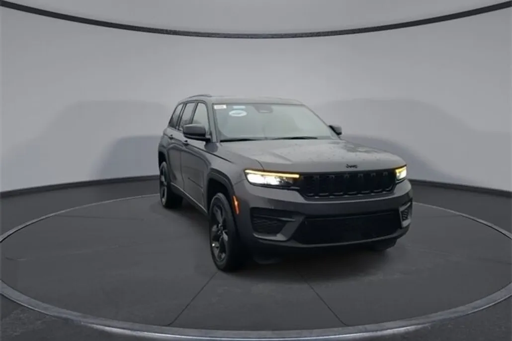 2025 Jeep Grand Cherokee Laredo Altitude photo 1