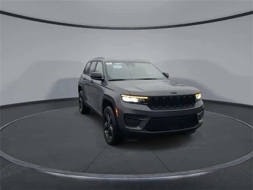 2025 Jeep Grand Cherokee Laredo Altitude photo 1