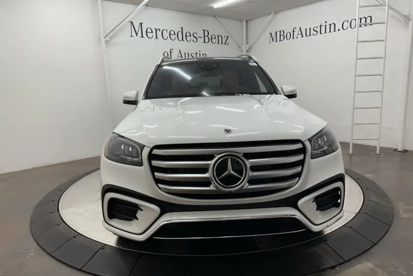 2026 Mercedes Benz GLS 580 4MATIC photo 1