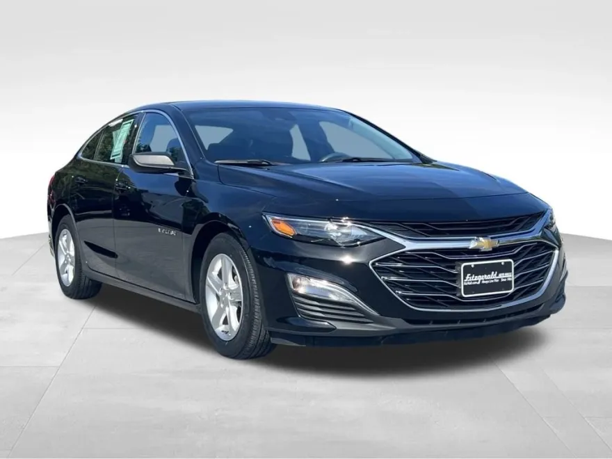 2023 Chevrolet Malibu LS photo 1