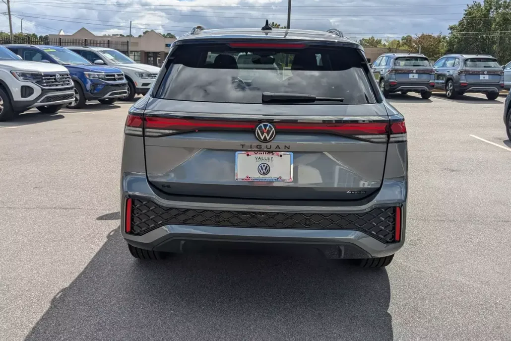 2025 Volkswagen Tiguan SE R-Line Black photo 1