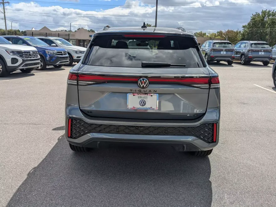 2025 Volkswagen Tiguan SE R-Line Black photo 1