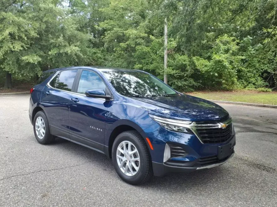 2022 Chevrolet Equinox LT photo 1