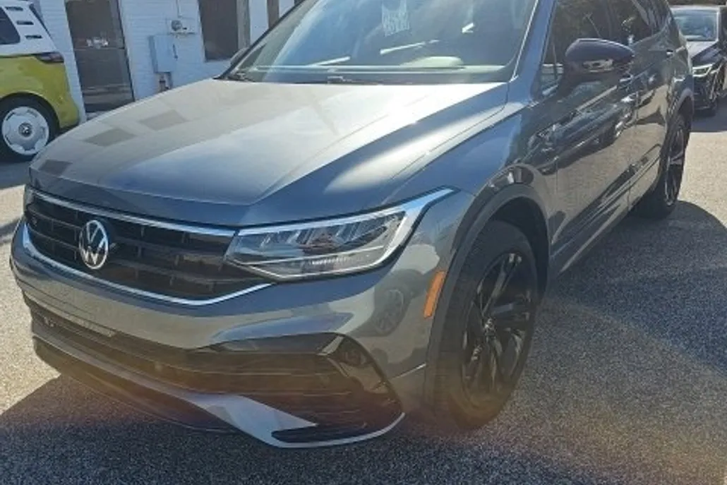 2023 Volkswagen Tiguan SE R-Line Black photo 1