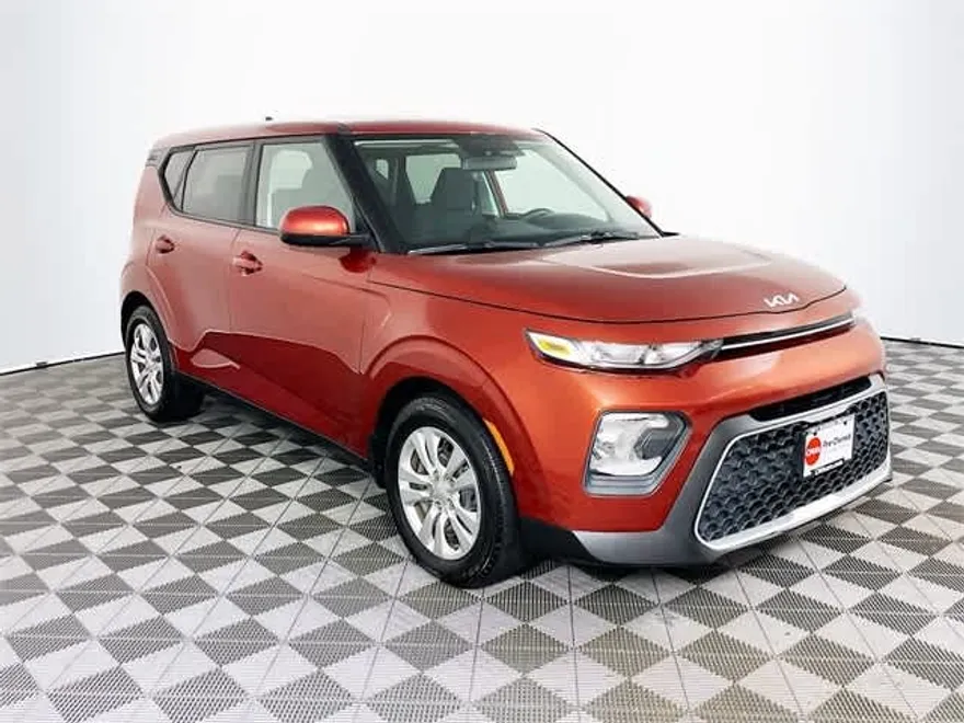 2022 Kia Soul LX photo 1