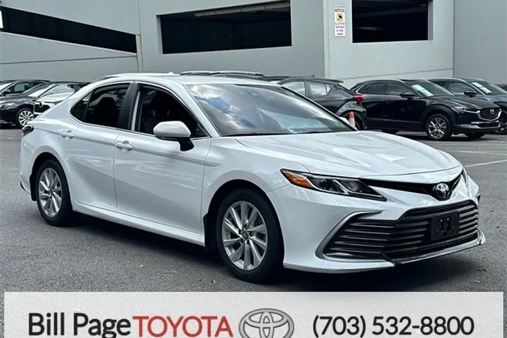 2023 Toyota Camry LE photo 1
