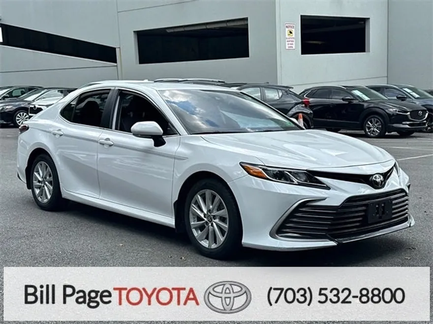 2023 Toyota Camry LE photo 1