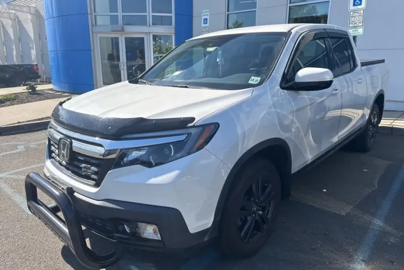 2020 Honda Ridgeline Sport photo 1