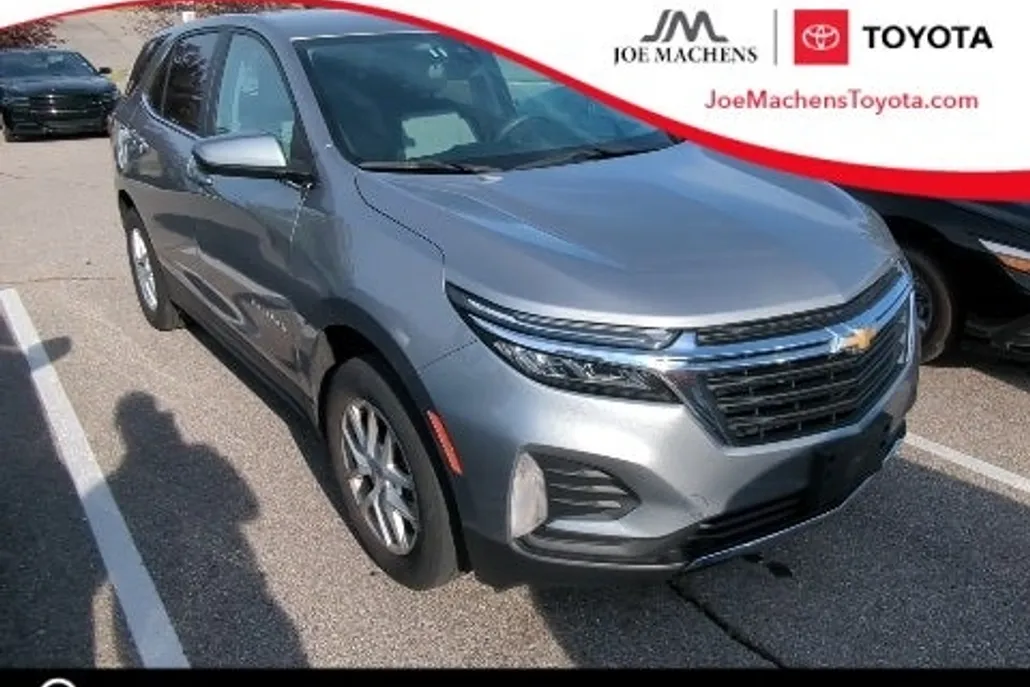 2023 Chevrolet Equinox LT photo 1
