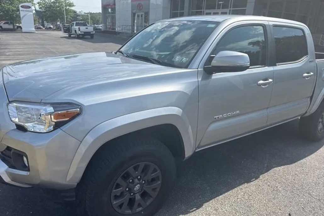 2023 Toyota Tacoma SR5 V6 photo 1