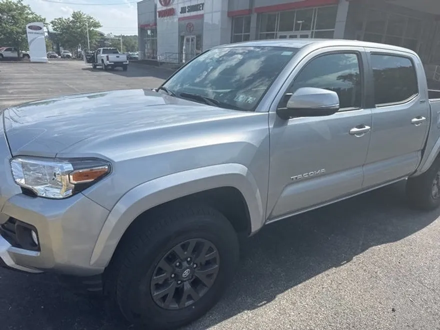 2023 Toyota Tacoma SR5 V6 photo 1
