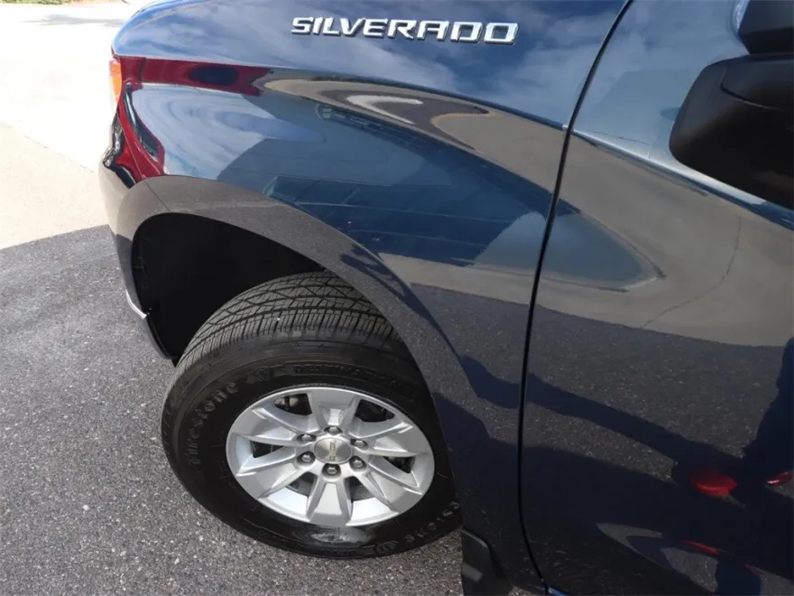 2022 Chevrolet Silverado 1500 LT photo 1