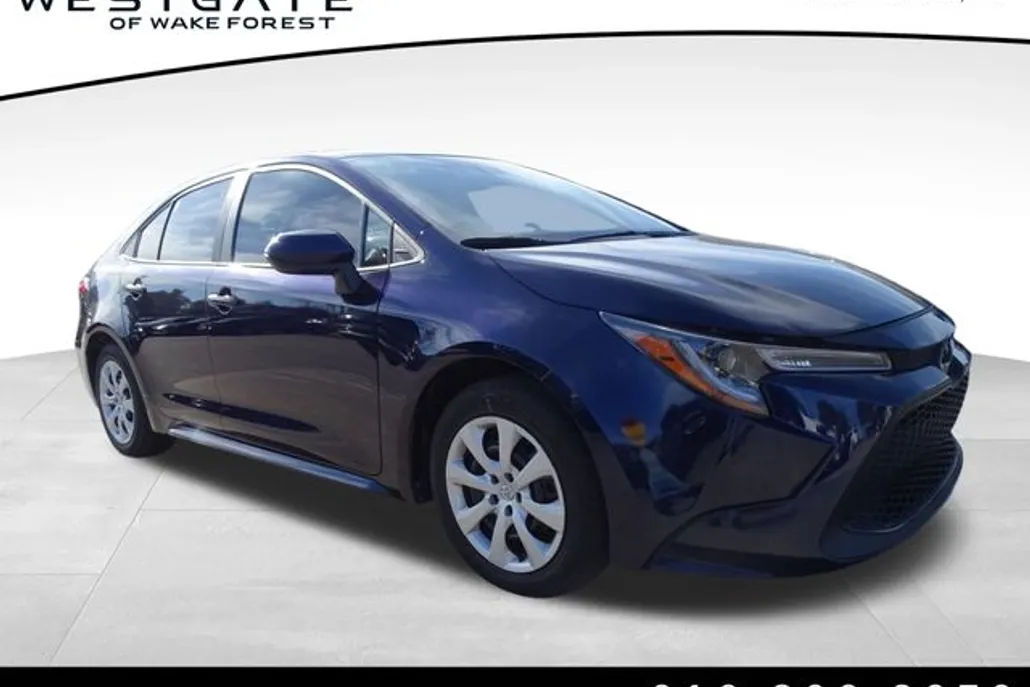 2022 Toyota Corolla LE photo 1