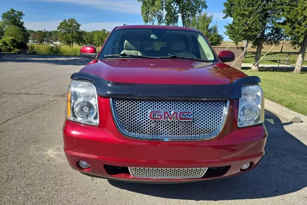 2008 Gmc Yukon XL 1500 Denali photo 1