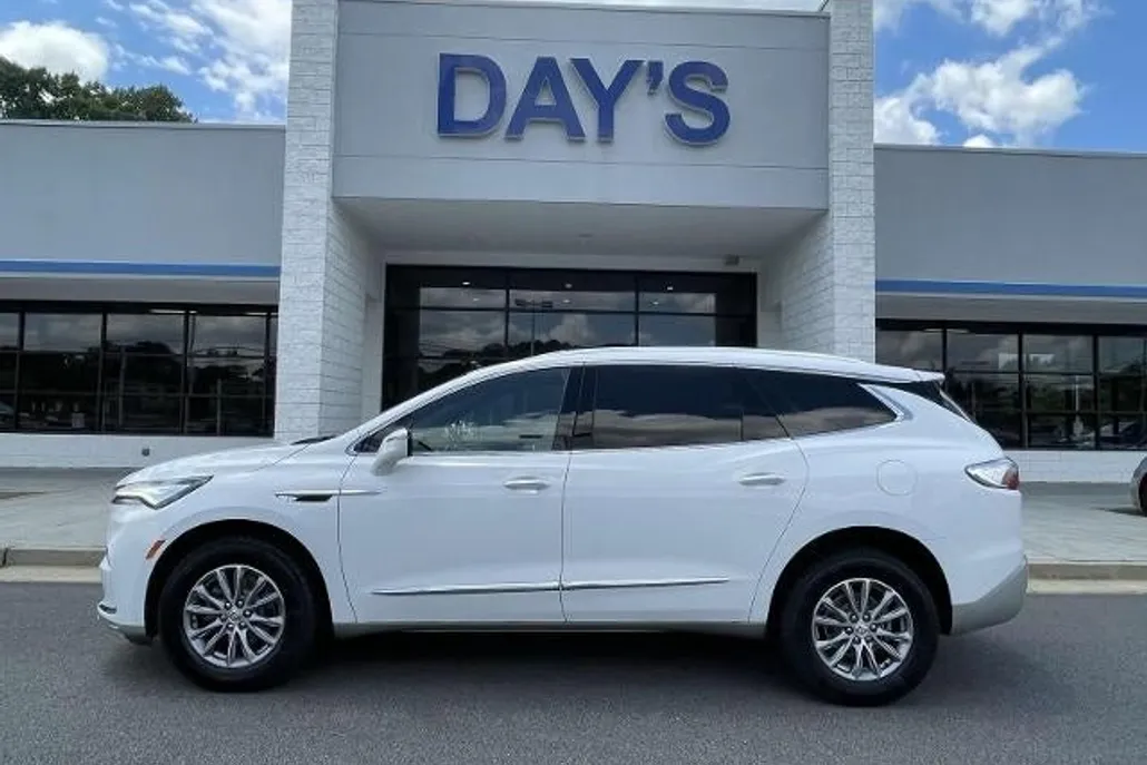 2023 Buick Enclave Essence photo 1