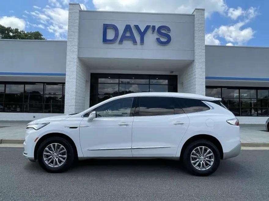 2023 Buick Enclave Essence photo 1