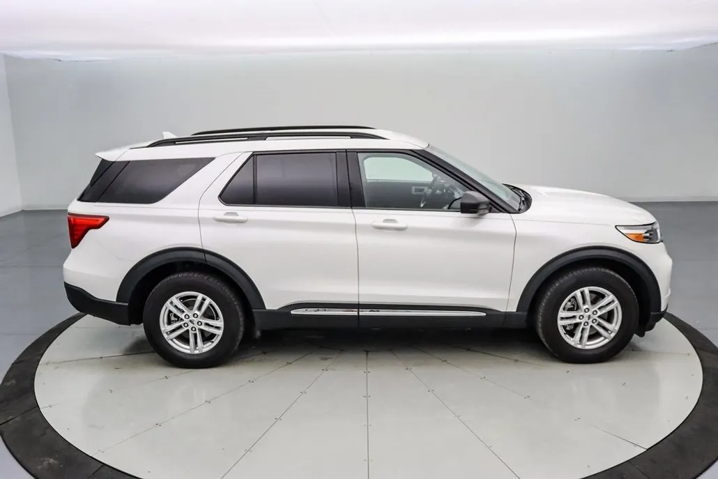 2022 Ford Explorer XLT photo 1